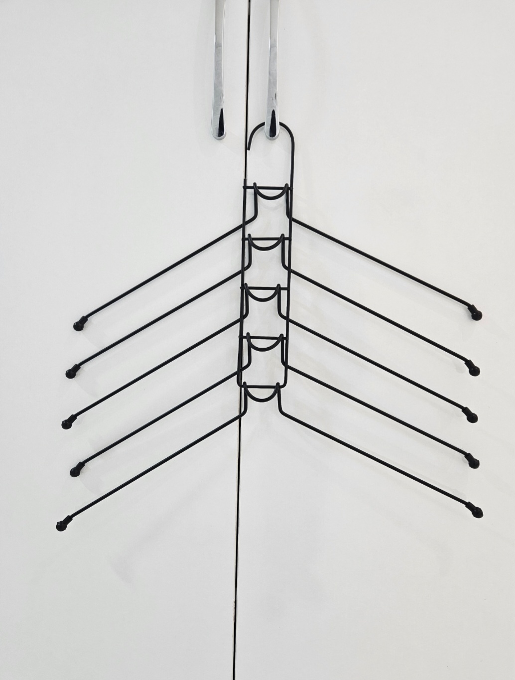 آویز پیراهن فلزی